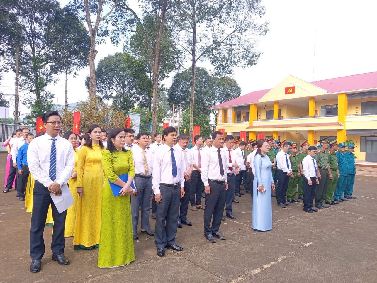 Ủng hộ đồng bào - Ảnh 10