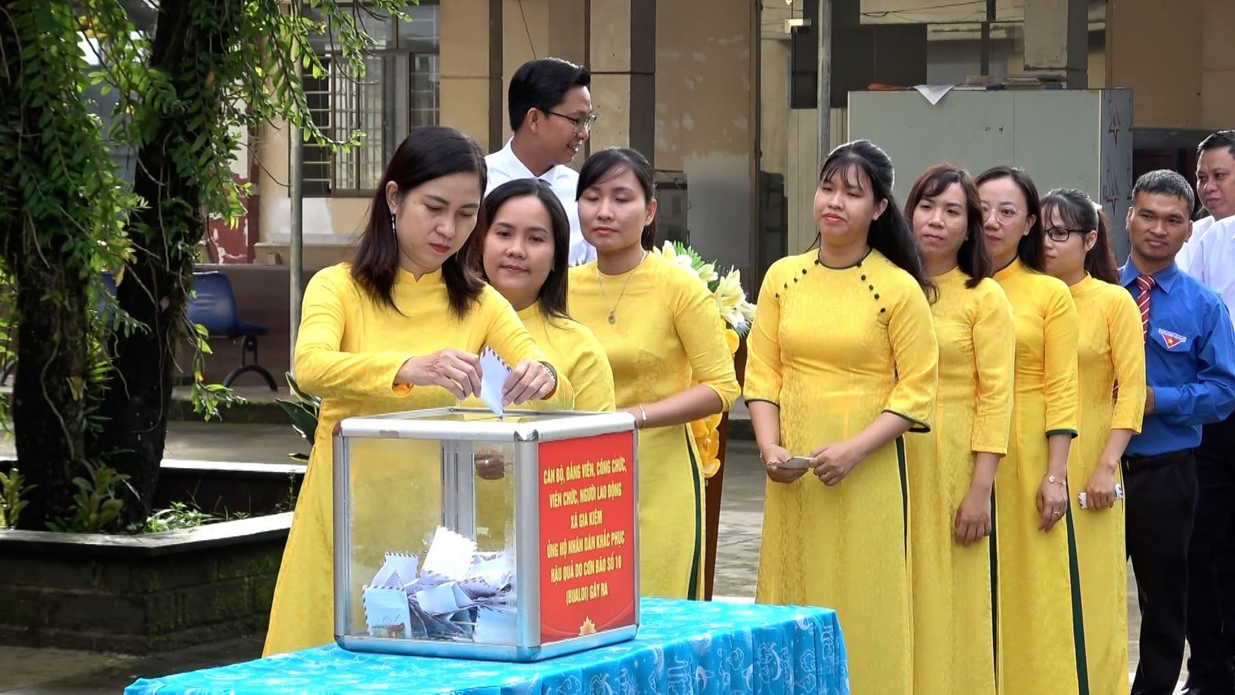 Ủng hộ đồng bào - Ảnh 11