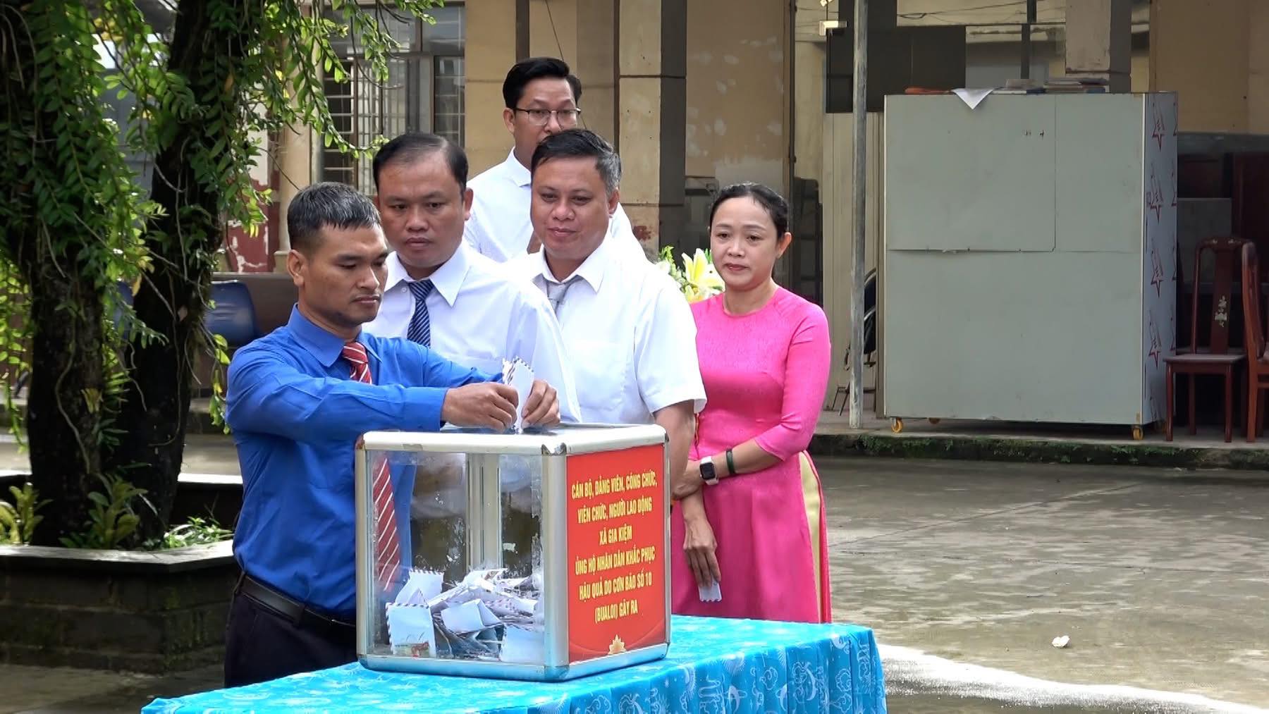 Ủng hộ đồng bào - Ảnh 12