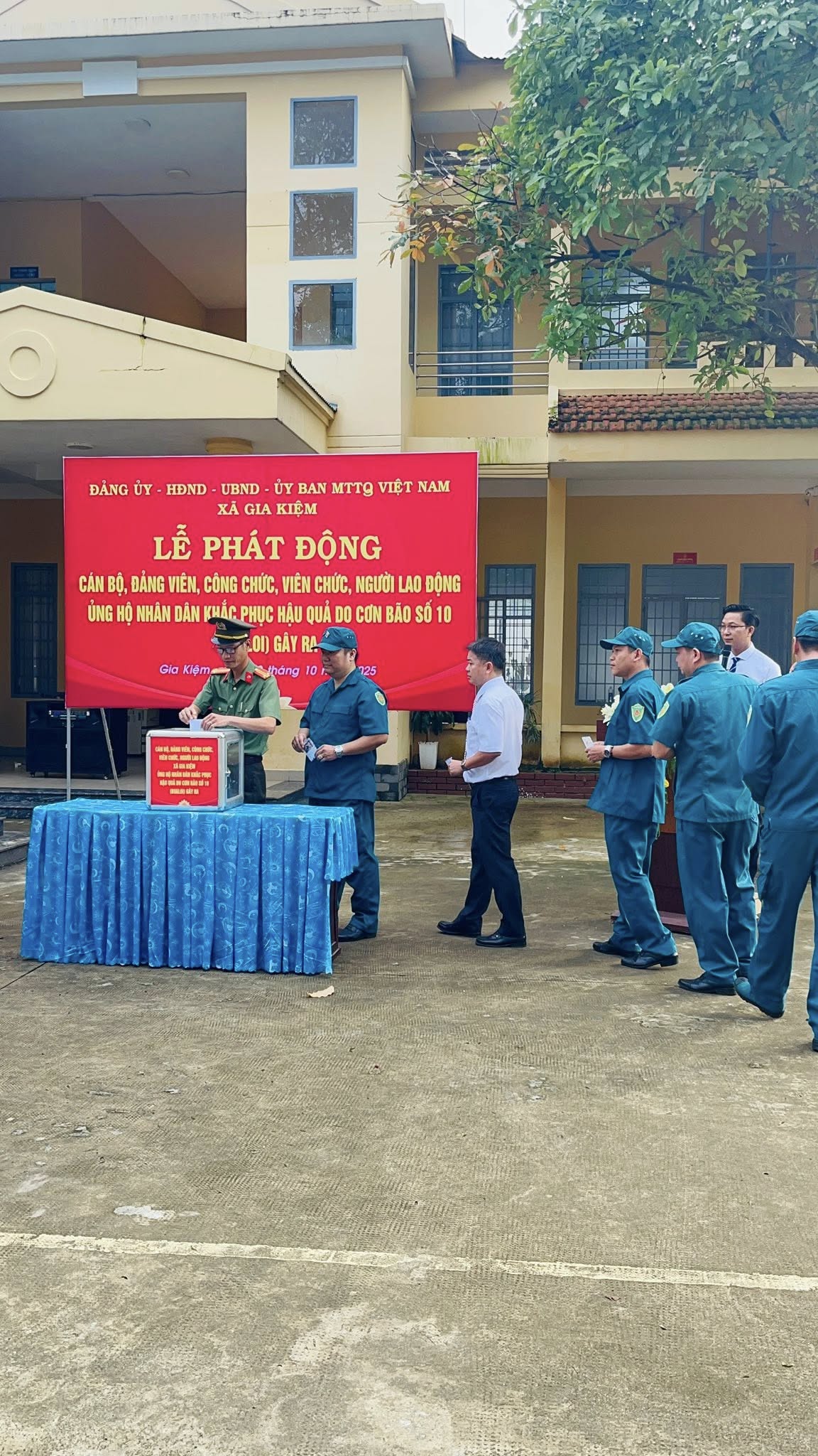 Ủng hộ đồng bào - Ảnh 8
